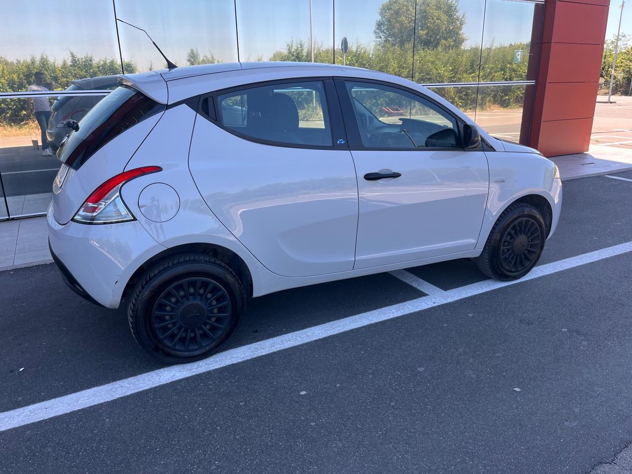 Lancia Ypsilon 0.9 TwinAir 85 CV 5 porte Metano Ecochic Platinum