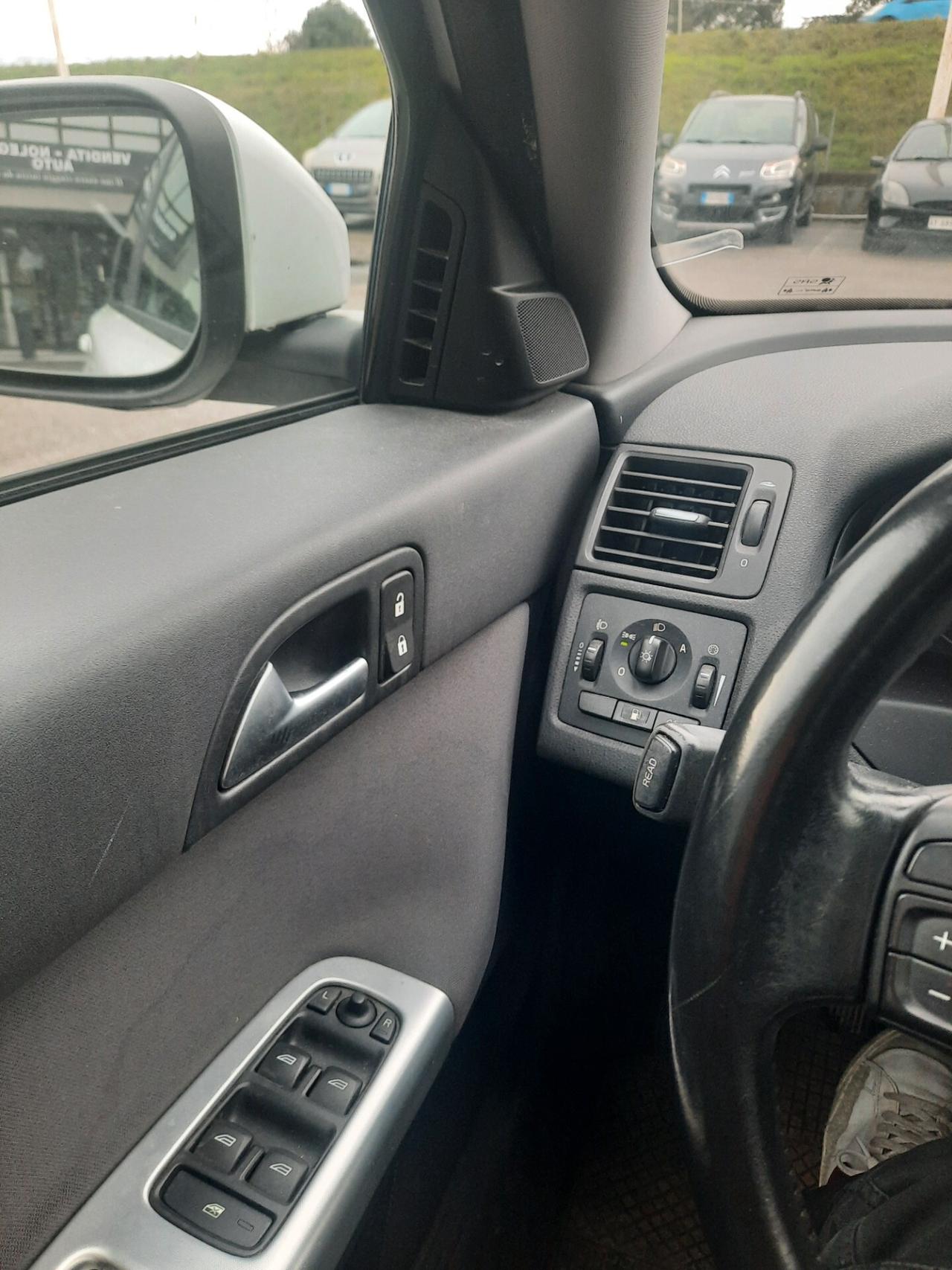 Volvo V50 D2 R-design