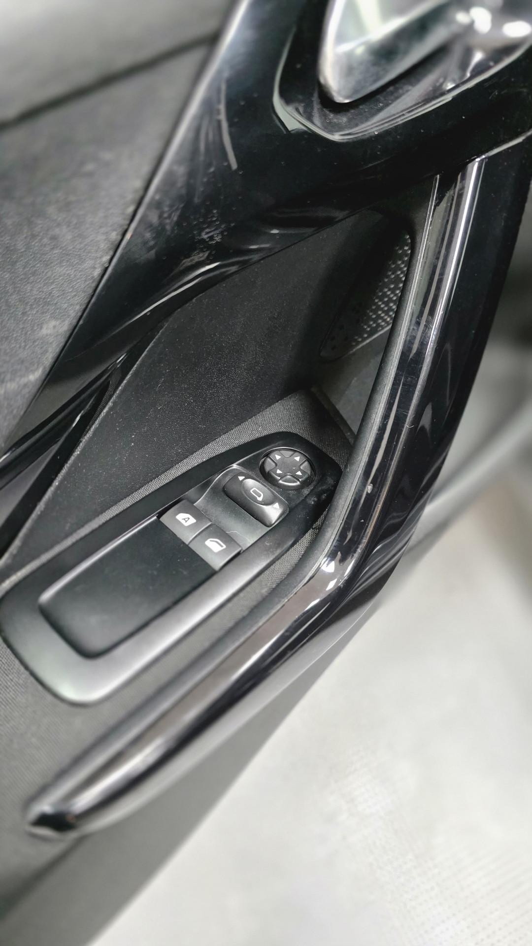 Peugeot 208 1.4 HDi 68 CV 5 porte Allure 07/2014 Neopatentati Euro 5B