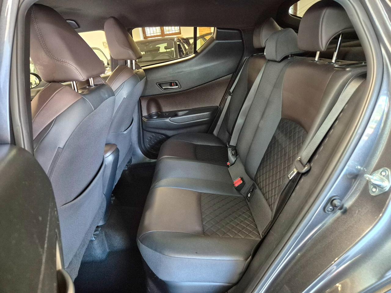 Toyota C-HR 1.8 Hybrid E-CVT Lounge