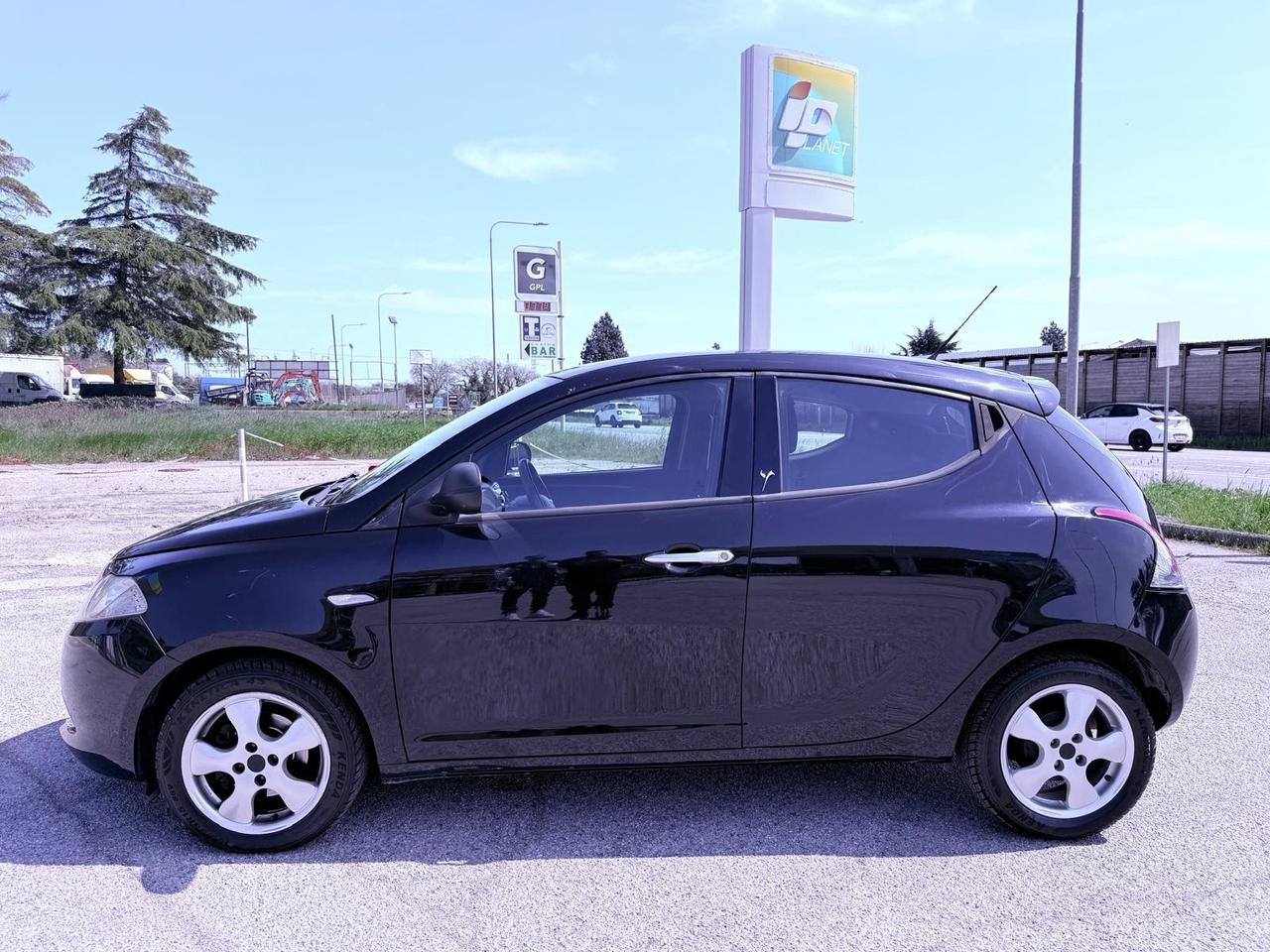 Lancia Ypsilon 1.3 MJT 16V 95 CV 5 porte Ok neopatentati
