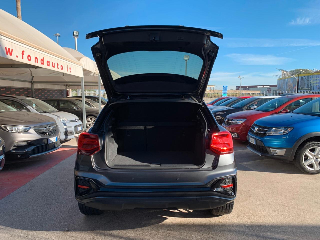 Audi Q2 30 TDI S tronic Identity Black