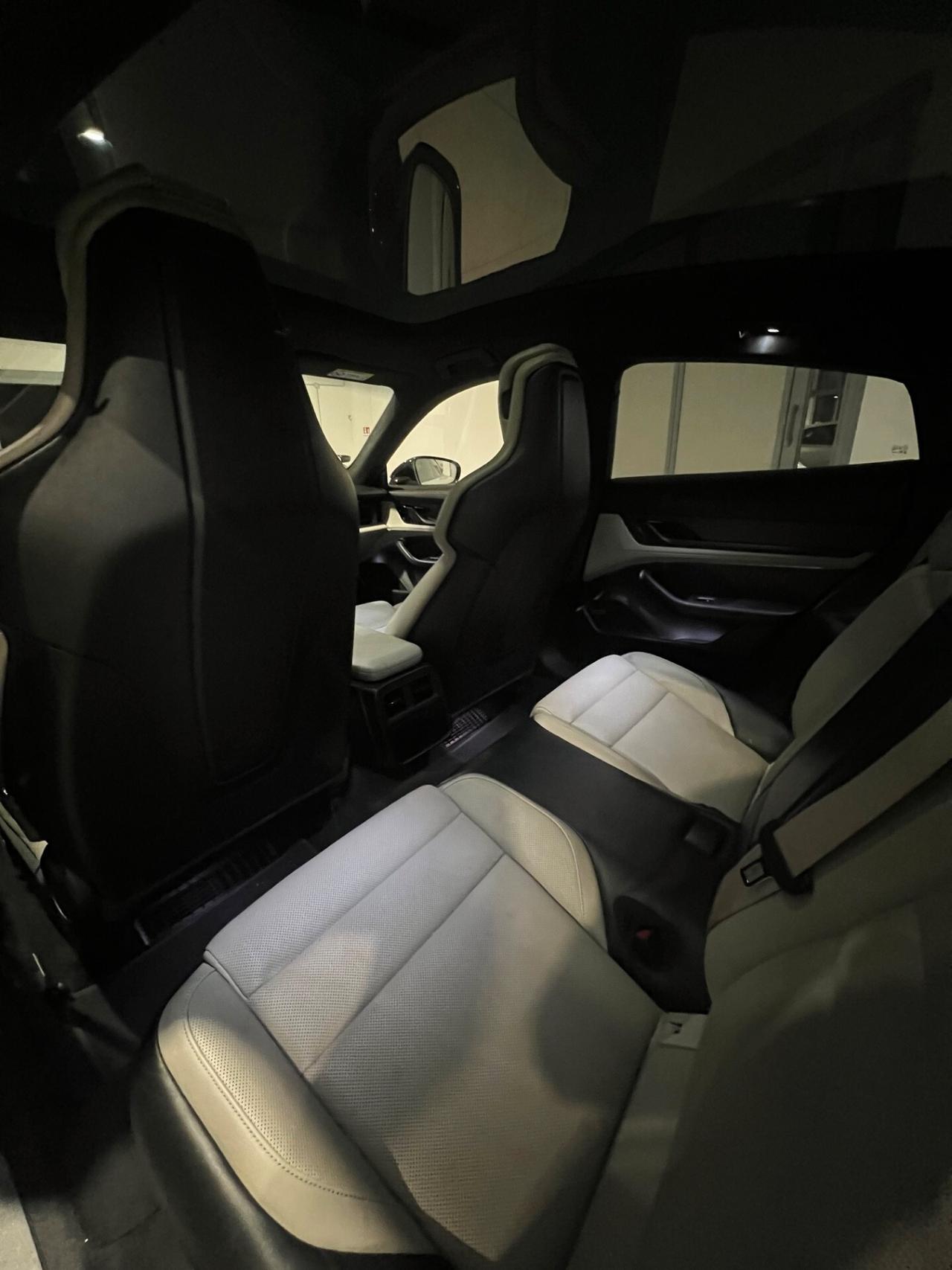 Porsche Taycan Turbo 625CV possibilita noleggio no scoring