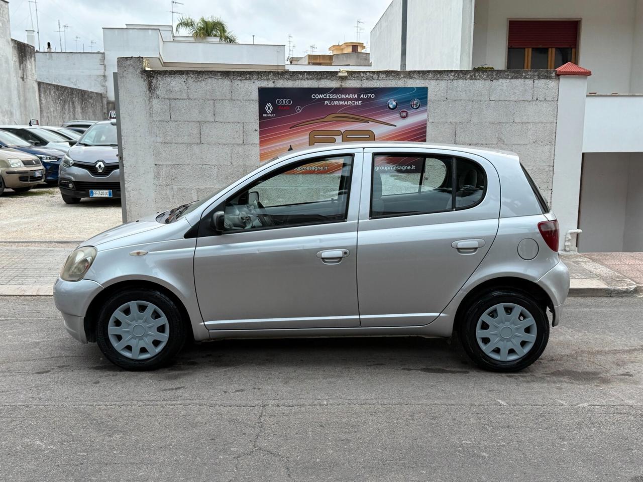 Toyota Yaris 1.0 cat 5 porte Sol - 2001