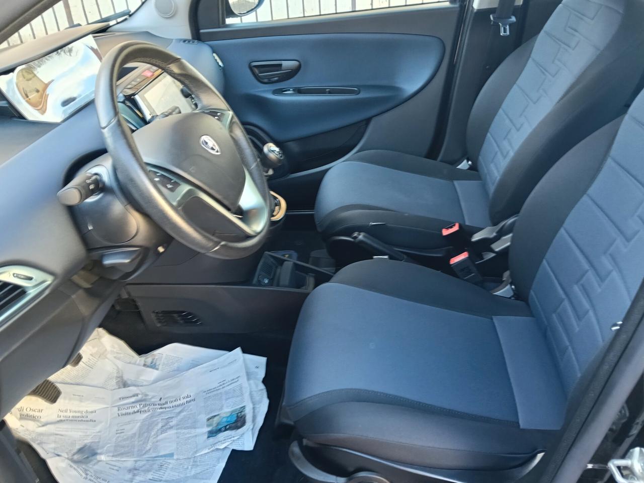 Lancia Ypsilon 1.0 FireFly 5 porte S&S Hybrid Platino