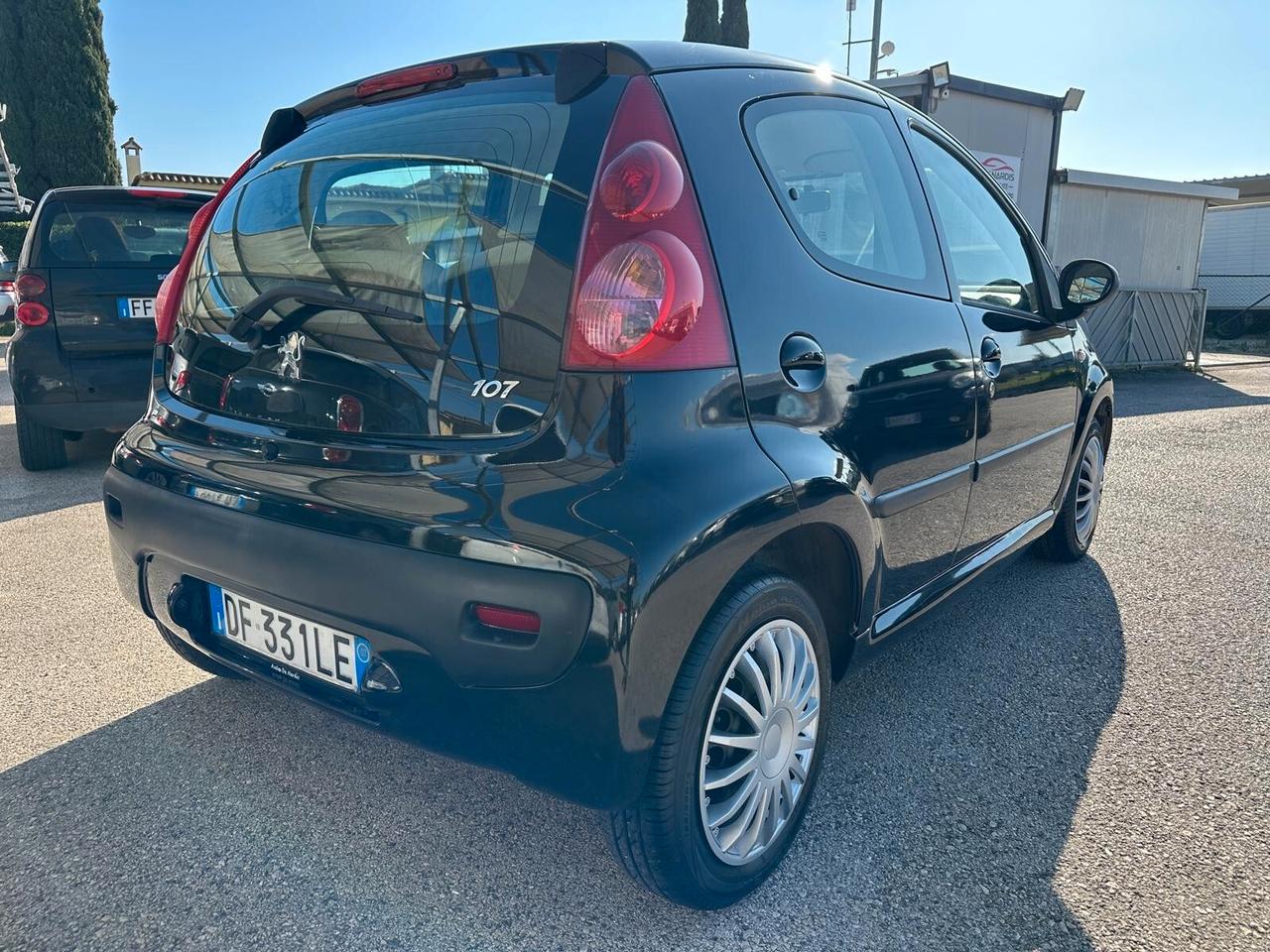 Peugeot 107 1.0 Benzina Automatica
