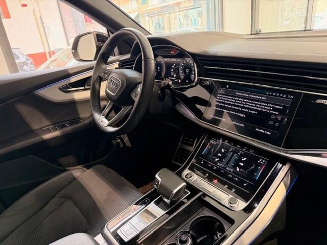 Audi Q8 BLACK LINE 50 TDI quattro 286cv