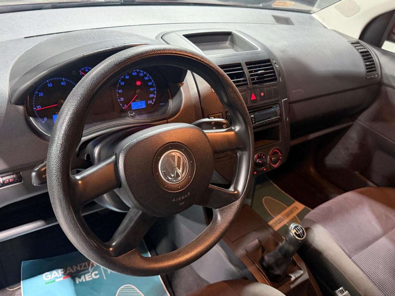 Volkswagen Polo Benzina Neopatentati 5 Posti