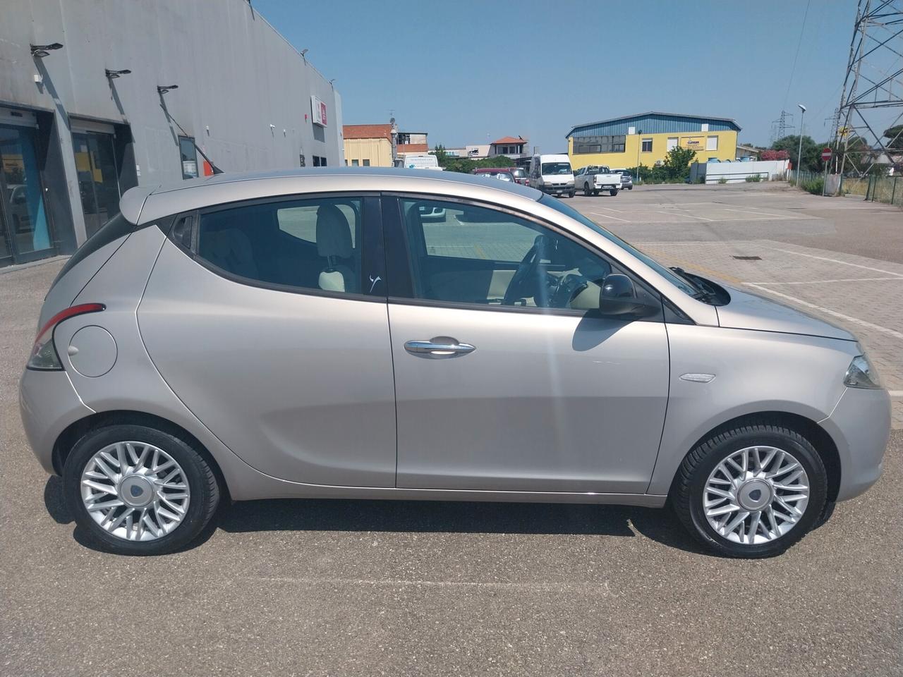 Lancia Ypsilon 1.2 69 CV 5 porte S&S Platinum