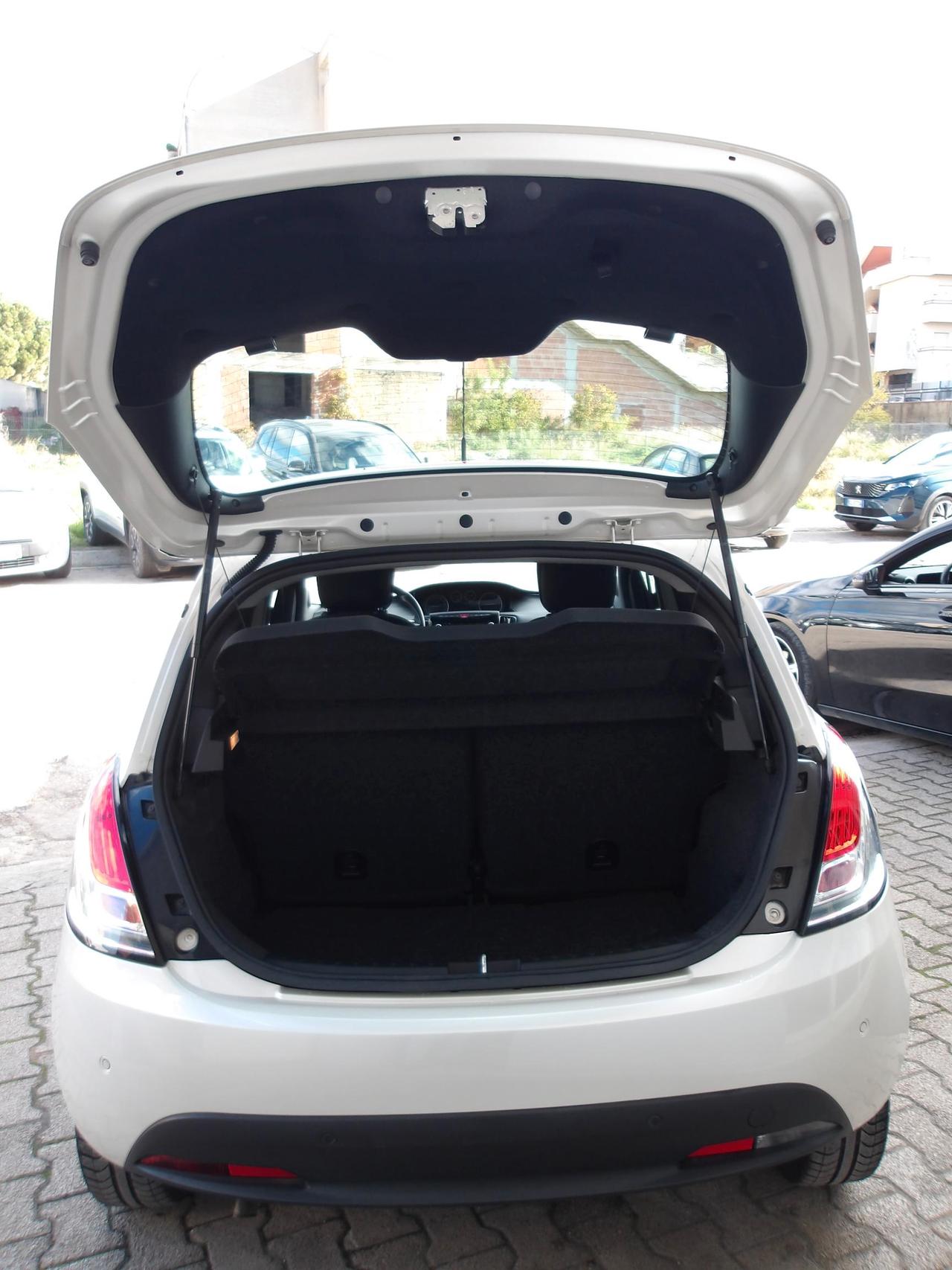 Lancia Ypsilon 5 Porte Ypsilon 1.2 8v Silver s&s 69cv