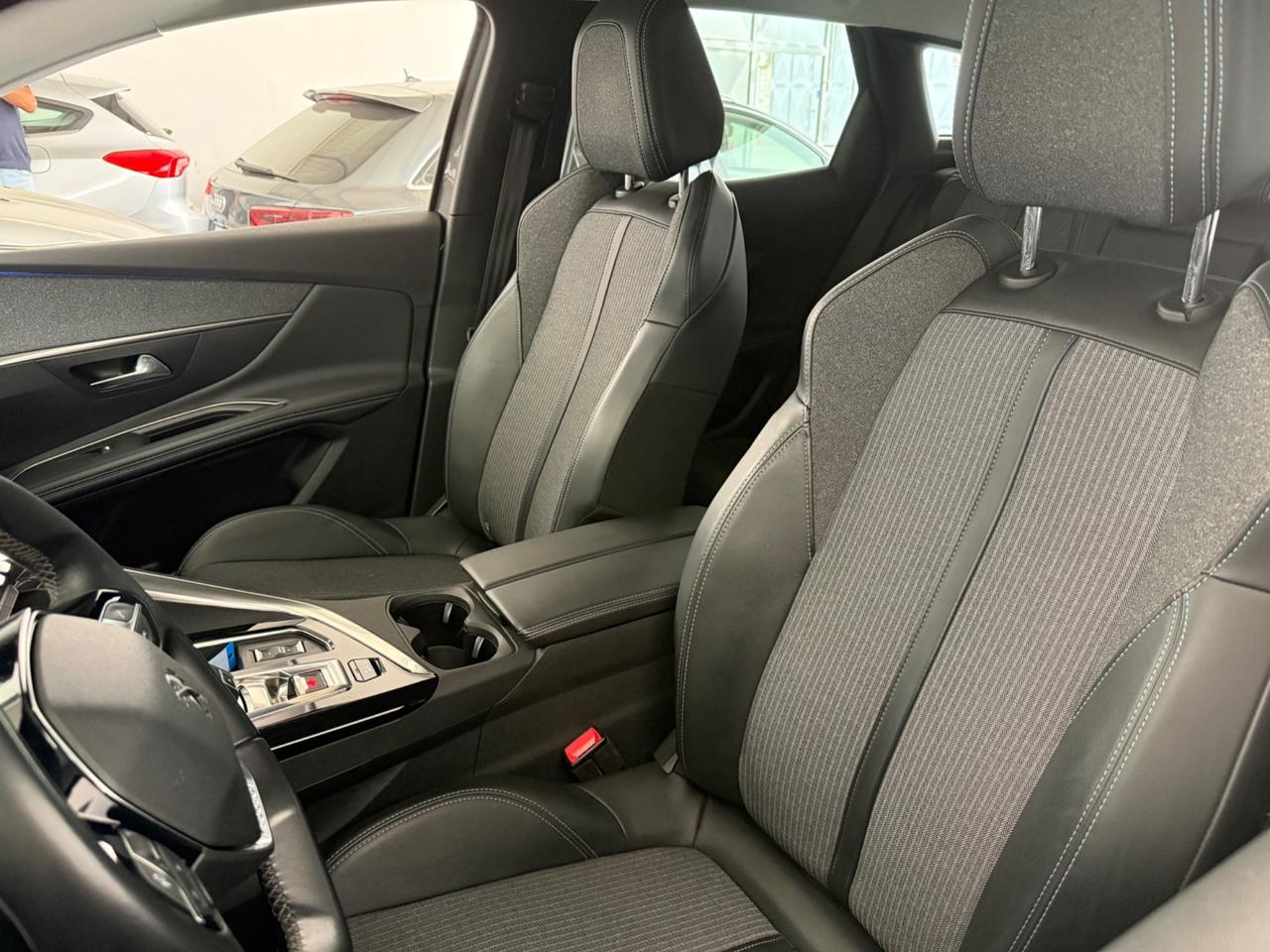 Peugeot 3008 BlueHDi 130 EAT8 Allure Pack