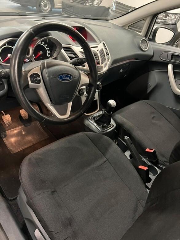 Ford Fiesta 1.4 TDCi 90cv Neopatentati