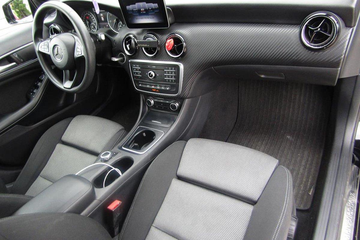 MERCEDES GLA 180 d Automatic Business