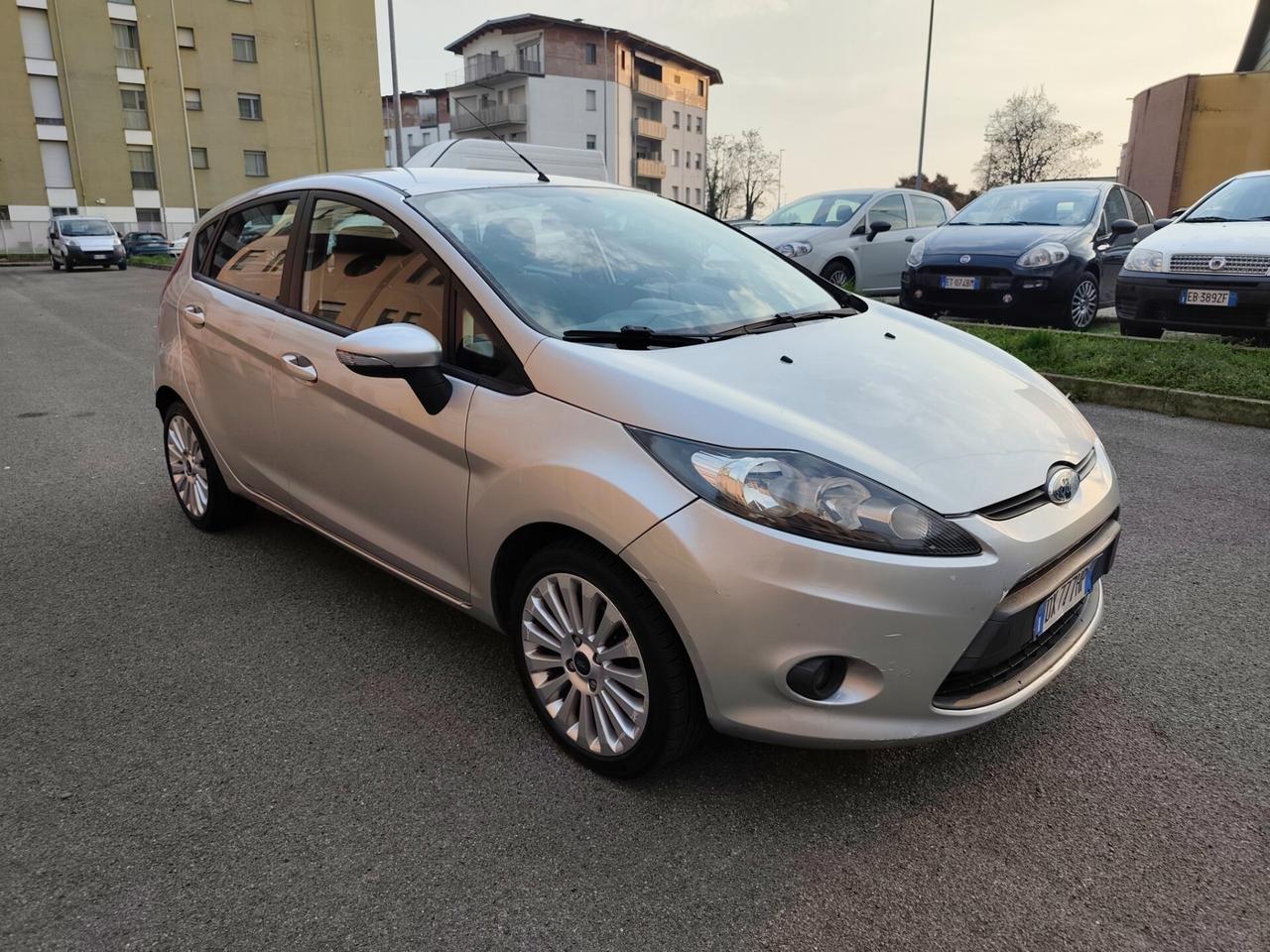 Ford Fiesta 1.2 Benz 82 CV 5 porte Titanium