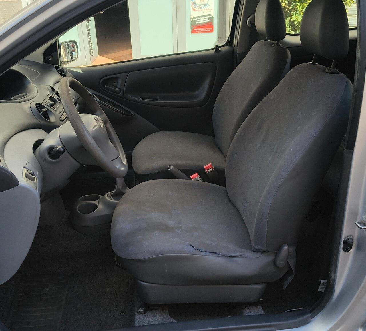 Toyota Yaris 1.0i 16V cat 3 porte Sol - 139000km