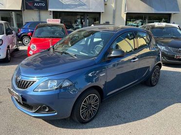 Lancia Ypsilon 1.0 HYBRID NEOPATENTATI firefly Gold S&S