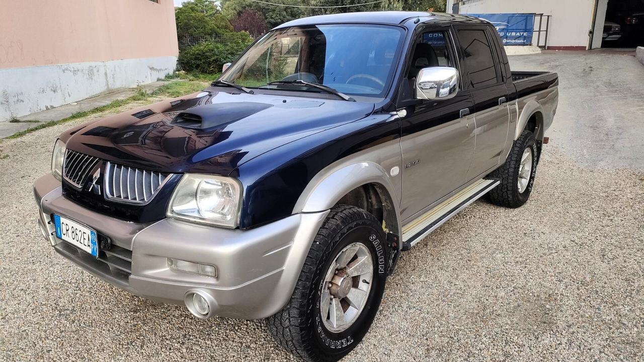 Mitsubishi L200 2.5 TD Double Cab Aut e Gancio