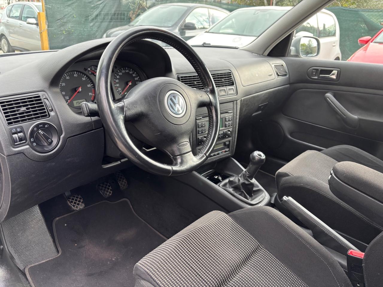 Volkswagen Golf 1.6 5 porte Highline OK NEOPATENTATI