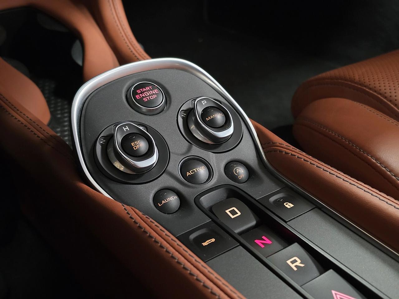 Mclaren 570S Coupe V8 3.8 570CV LUXURY PACK _ SERVICE BOOK COMPLETO MCLAREN UFFICIALE _ CERCHI 19" MSO (€8000) _ LIFT