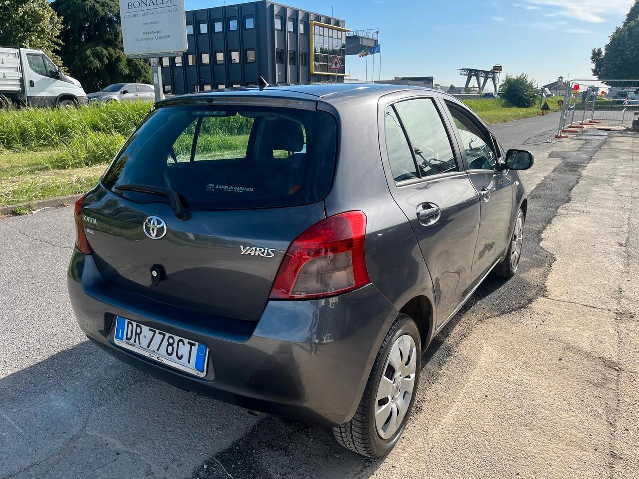 Toyota Yaris 1.0 5 porte
