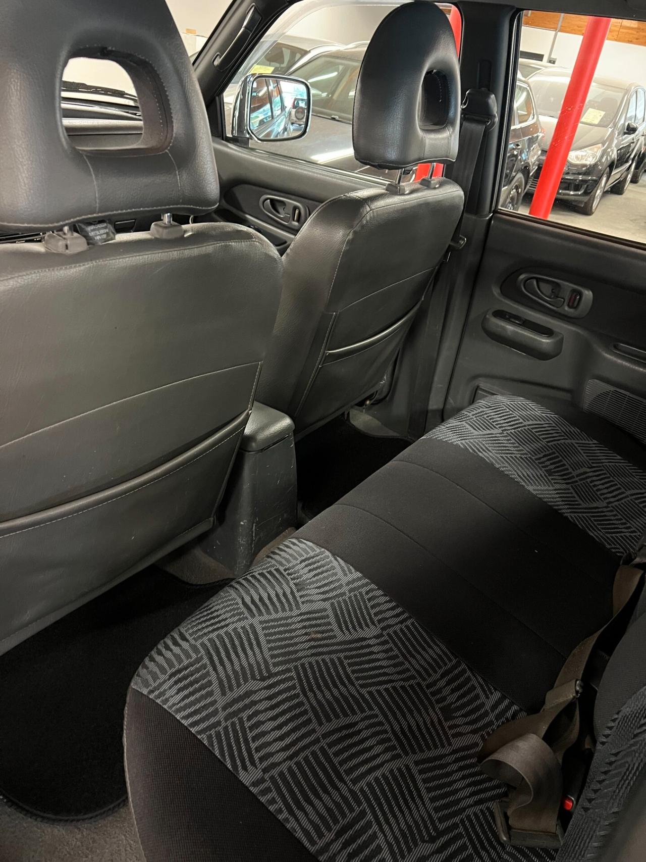 Mitsubishi L200 2.5 TDI 4x4 99PS/cv DC GLS Neopatentati