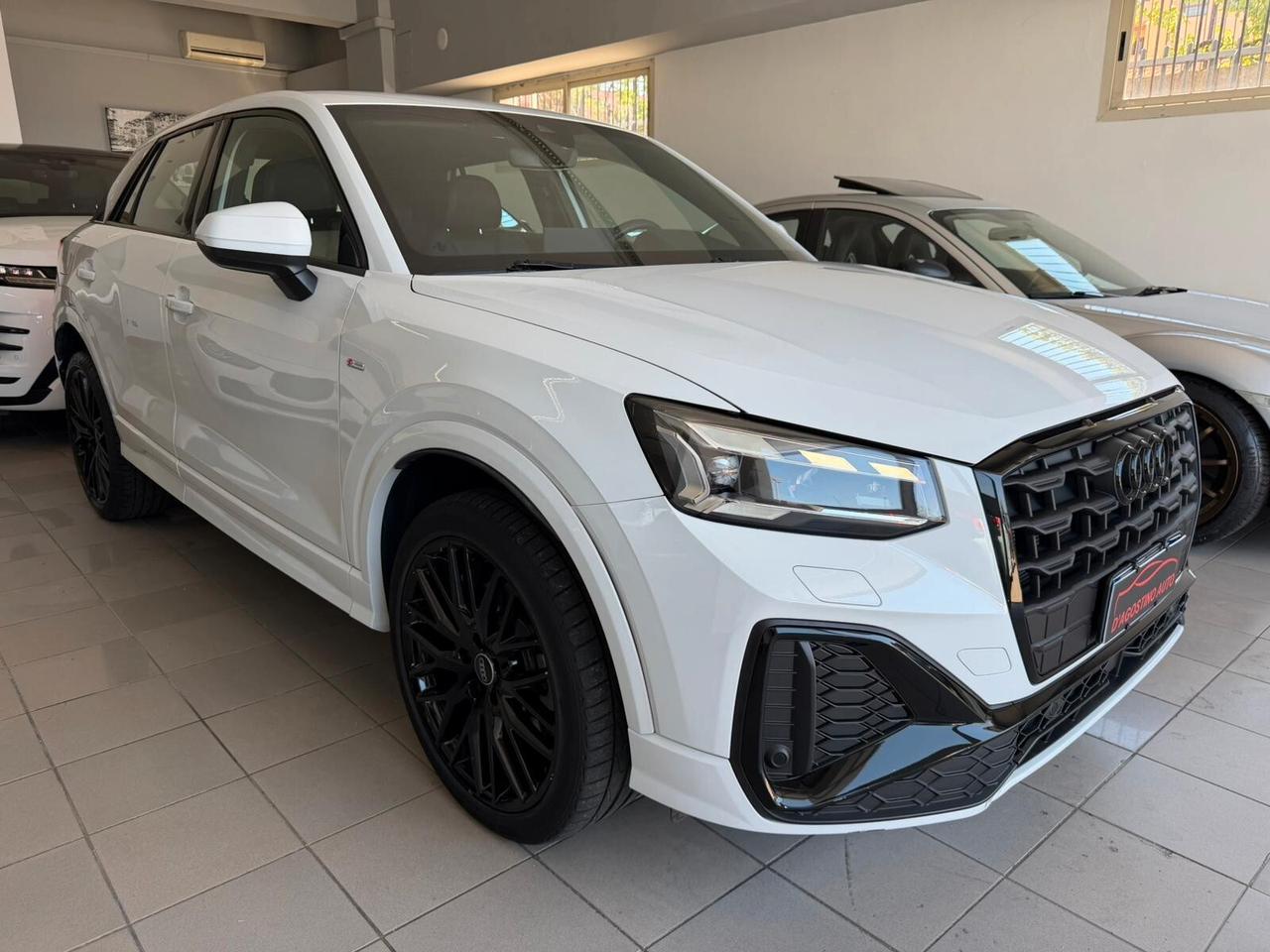 Audi Q2 35 TDI S tronic Identity Black