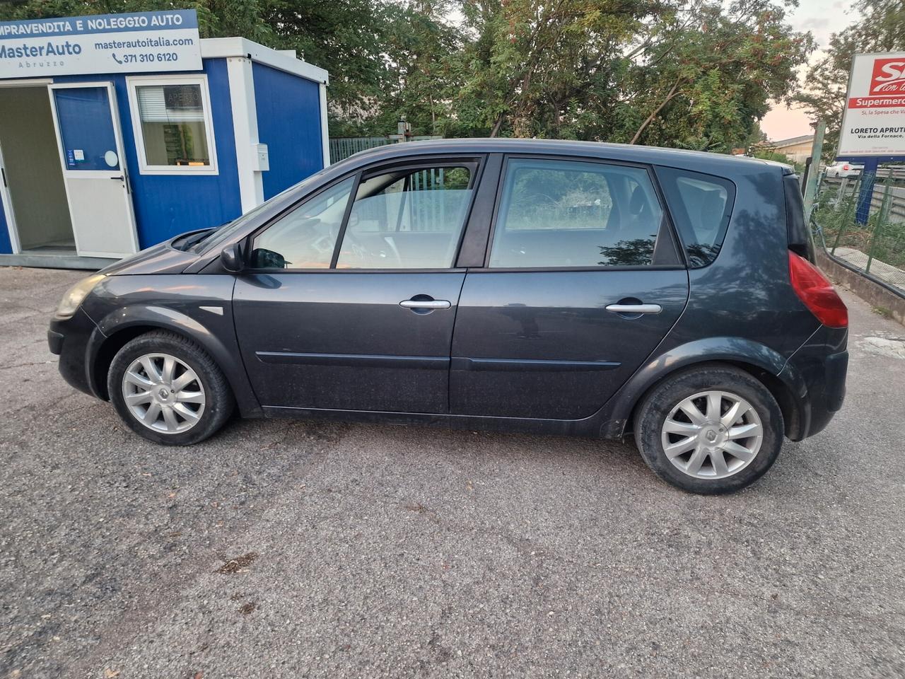 Renault Scenic Grand Scénic 1.9 dCi/130CV PlayStation Portable