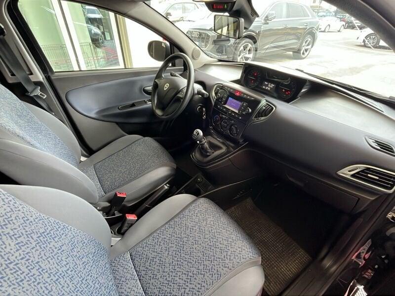 Lancia Ypsilon 1.0 FireFly 70cv Hybrid Silver