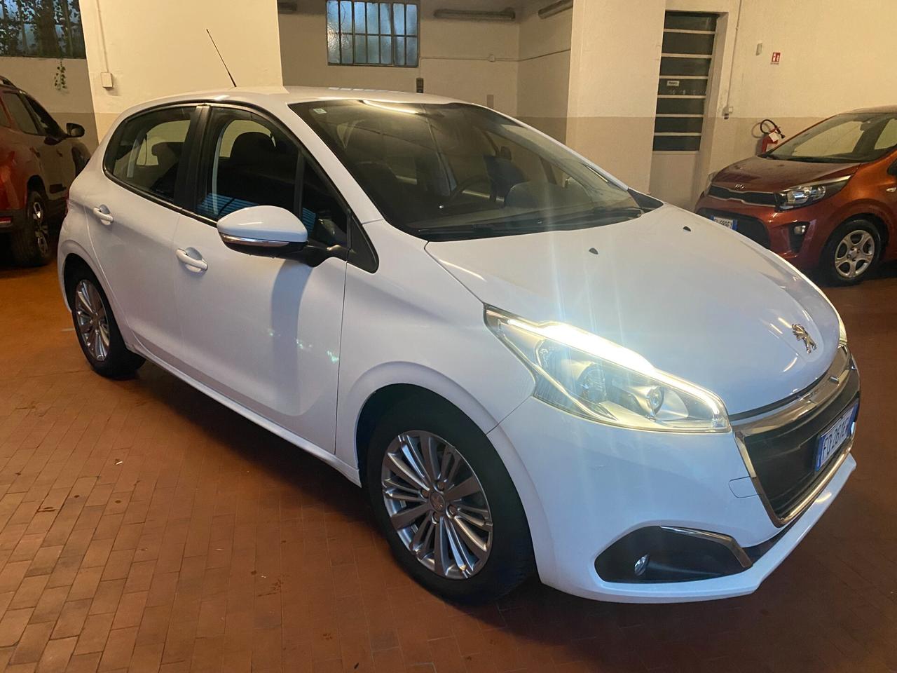 Peugeot 208 PureTech 82 5 porte Allure
