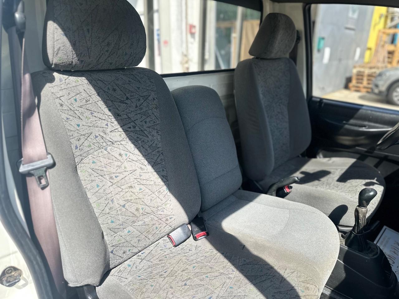 Hyundai H-1 2.5 TDI Autocarro CASSONATO FISSO 3 POSTI
