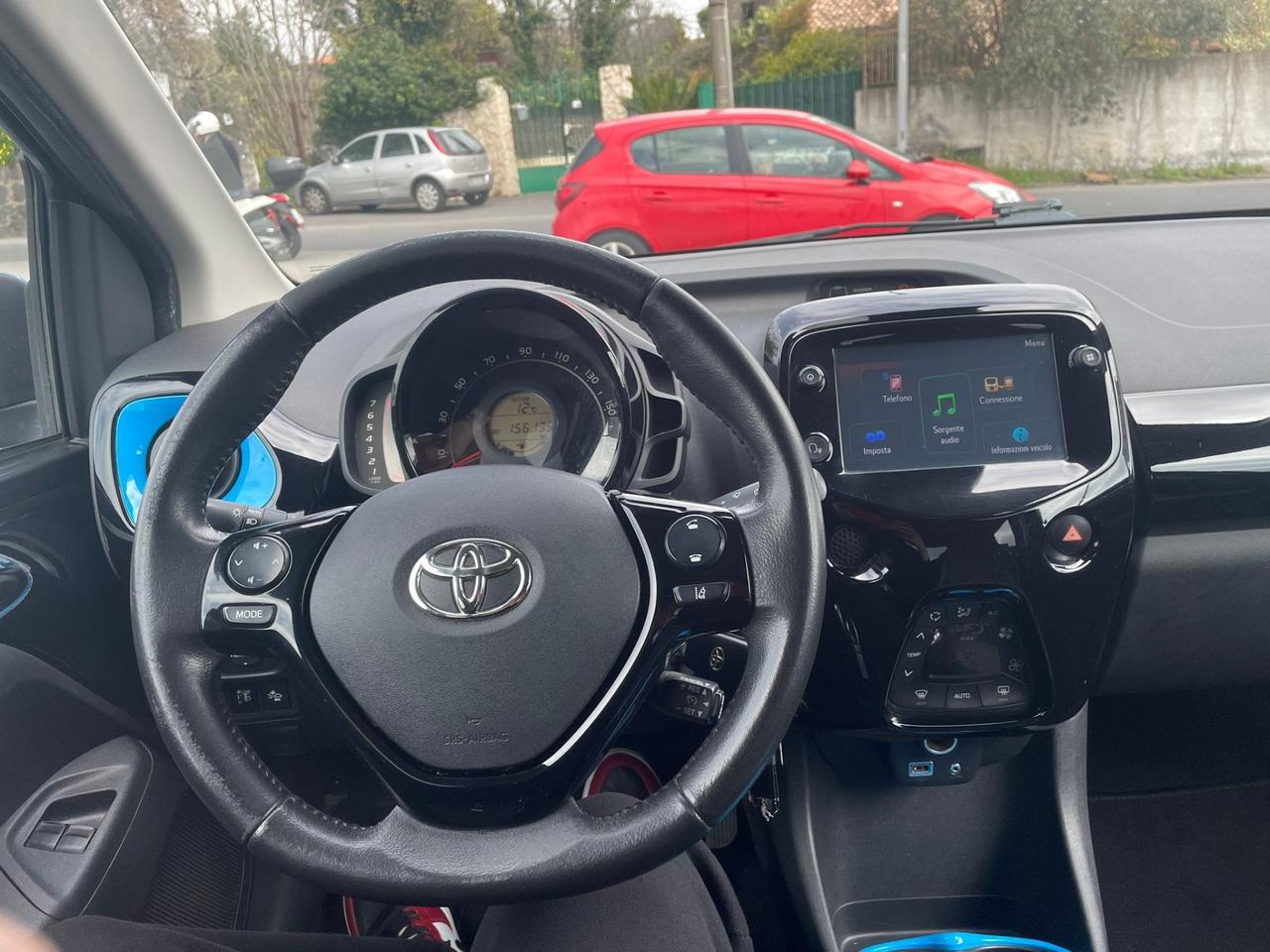 Toyota Aygo Connect 1.0 VVT-i 72 CV 5 porte x-clusiv