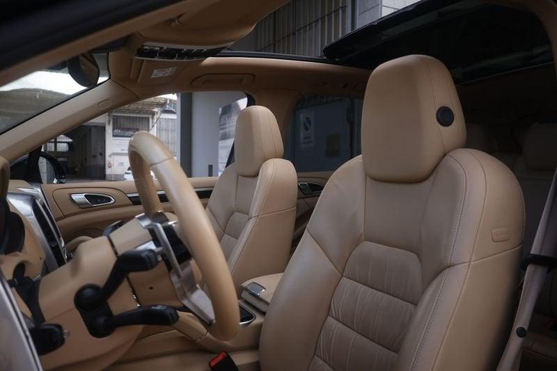 Porsche Cayenne Porsche Cayenne 3.0 tiptronic 184KW ANNO 2016