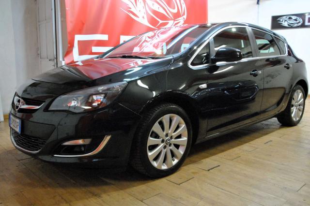 Opel Astra Astra IV 2010 5p 1.4 t Cosmo Gpl-tech 140cv