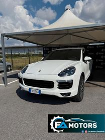 Porsche Cayenne 3.0 Diesel v6 - full optional!!!