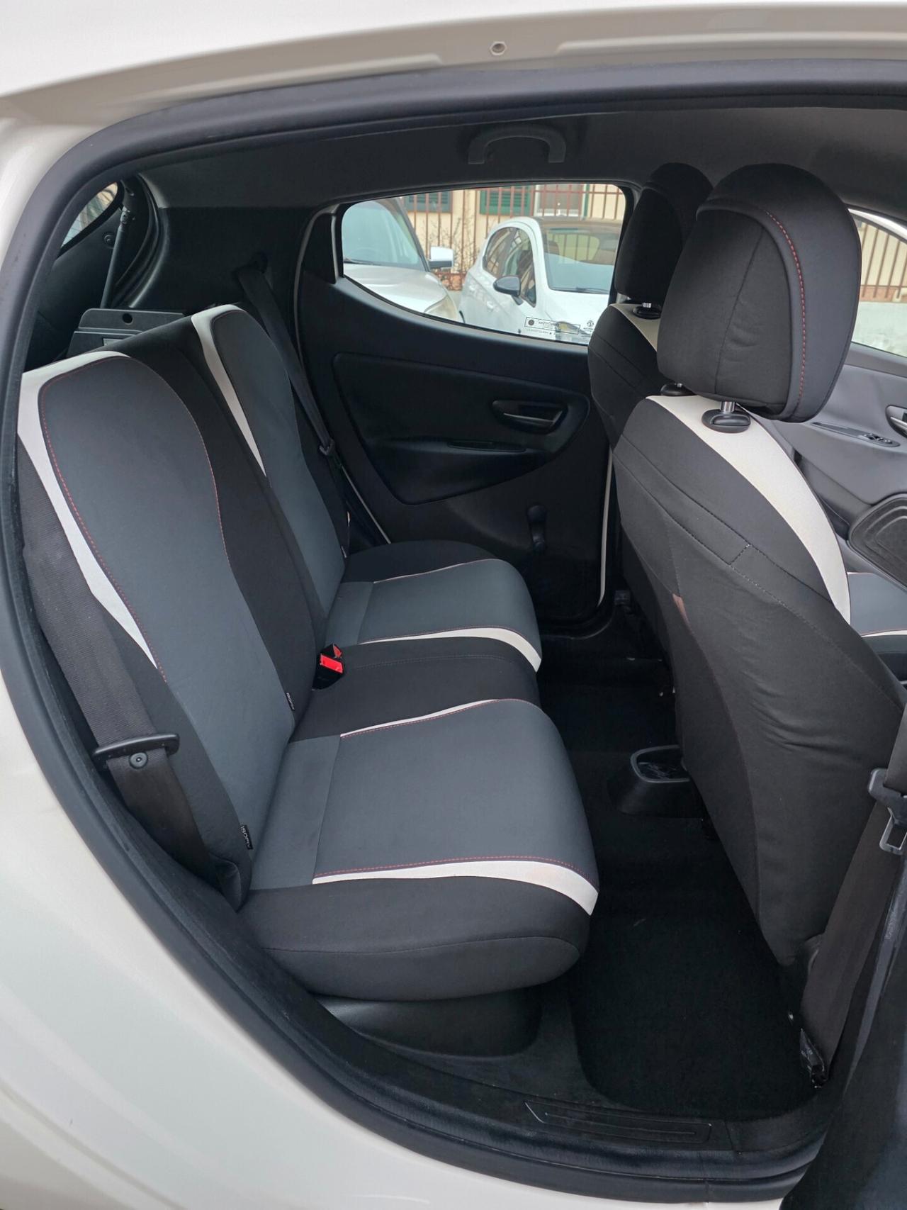 Lancia Ypsilon 0.9 TwinAir 85 CV 5 porte Metano Ecochic Elefantino