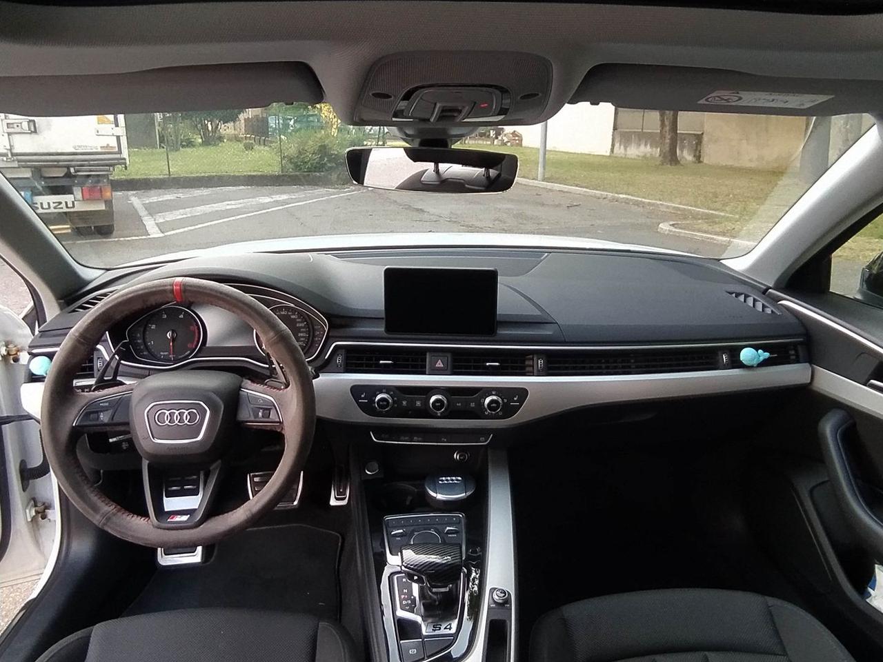 Audi A4 2.0 TDI ultra Business Sport
