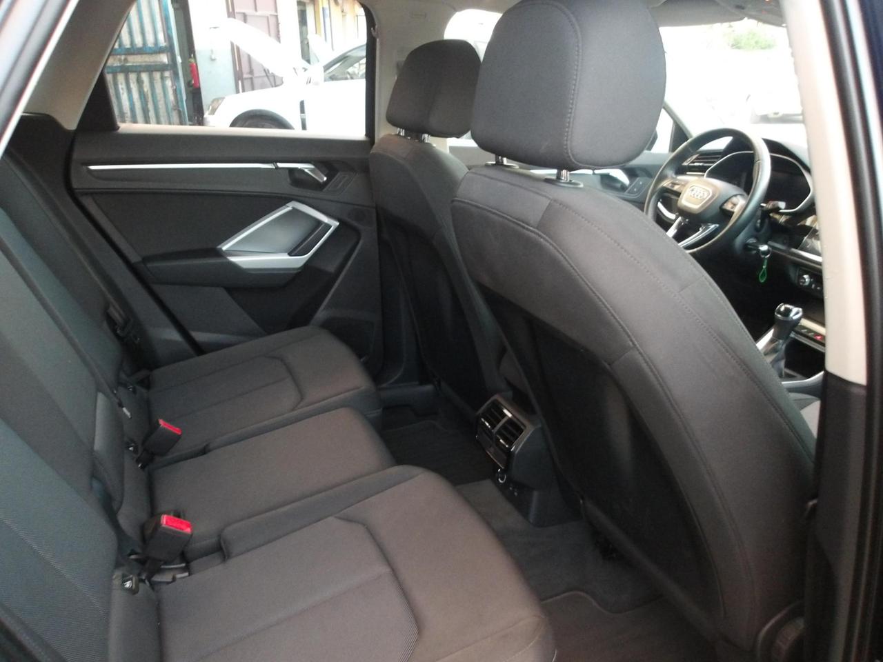 Audi Q3 35 2.0 tdi Business s-tronic