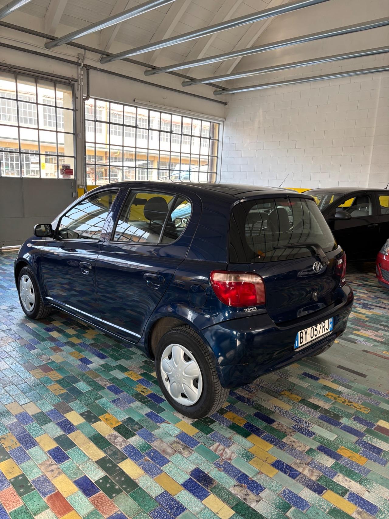 Toyota Yaris 1.0i 16V SOLO 9 MILA KM!!!