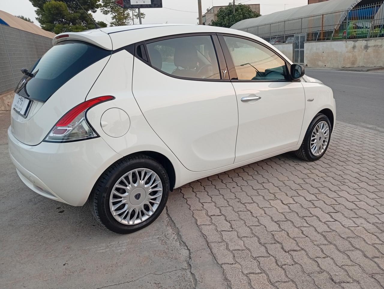 Lancia Ypsilon 1.2 69 CV 5 porte Gold