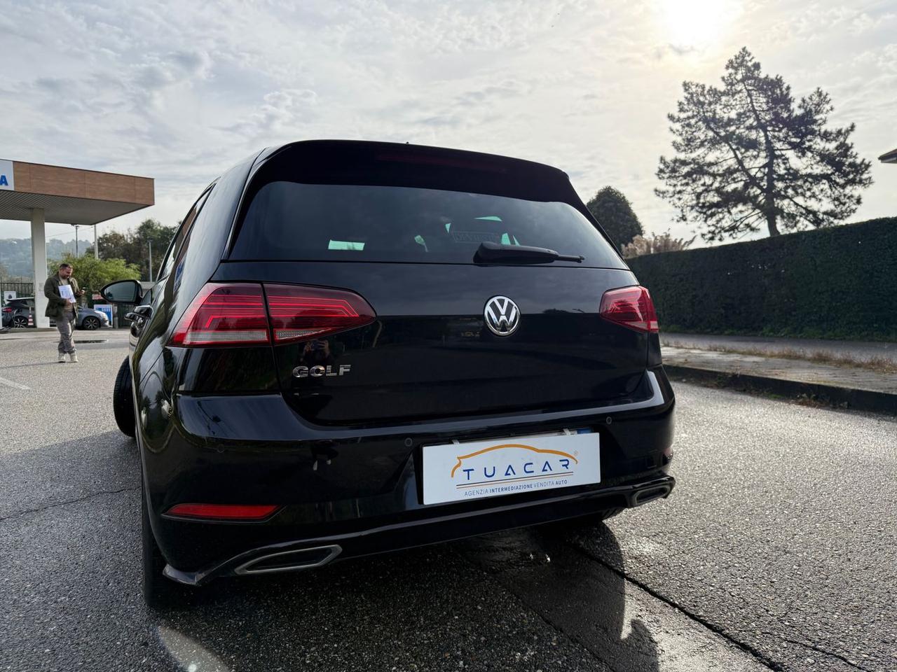 Volkswagen Golf 1.6 TDI R LINE