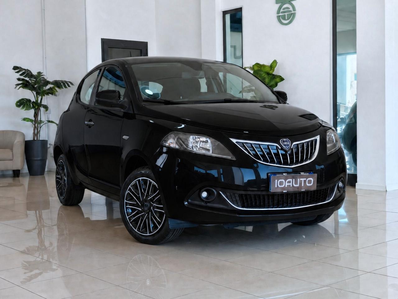 Lancia Ypsilon 1.0 Hybrid Gold 5 posti 2023