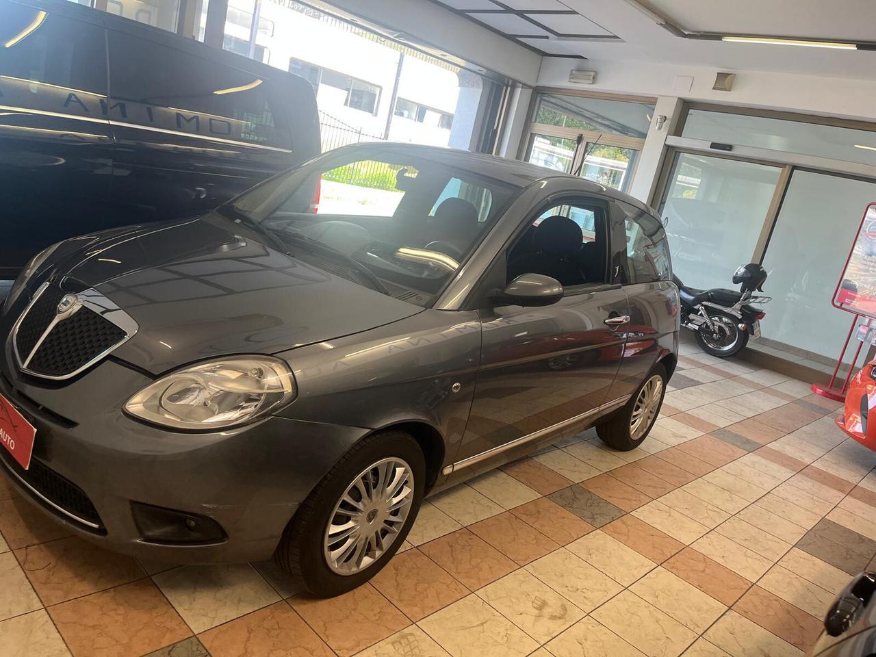 Lancia Ypsilon 1.2 Oro Bianco