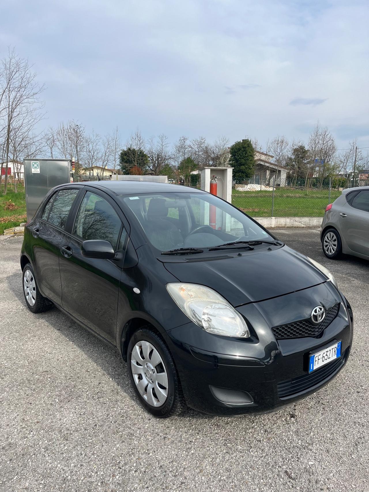 Toyota Yaris 1.0 5 porte