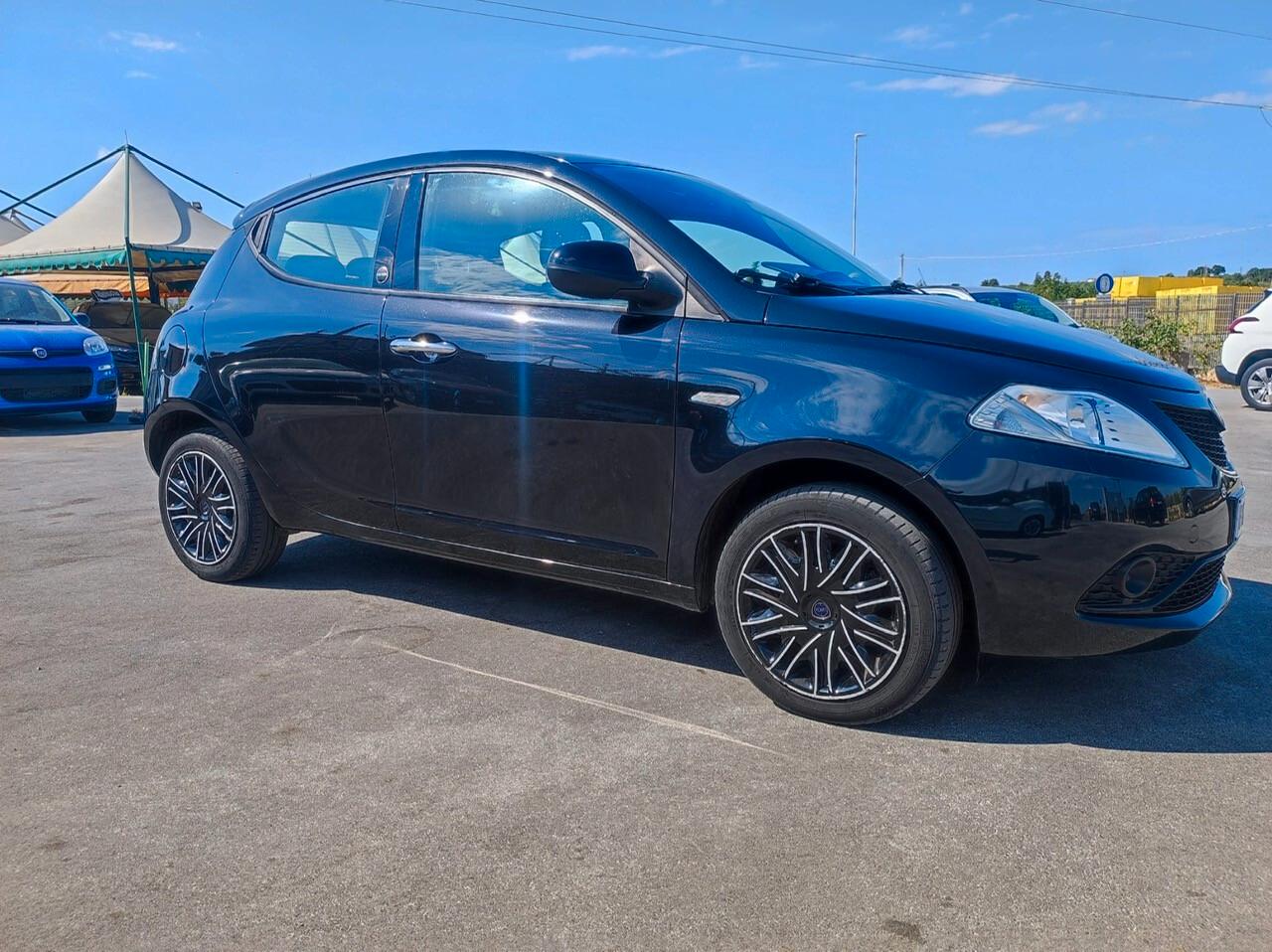 Lancia Ypsilon 1.2 69 CV 5 porte GPL Ecochic Gold