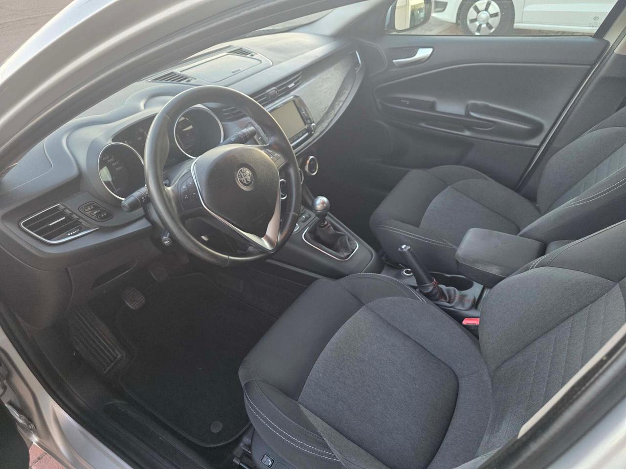 Alfa Romeo Giulietta 1.6 JTDm-2 120 CV Distinctive