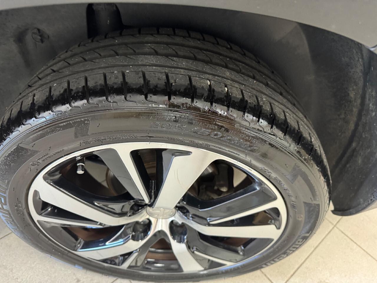 Peugeot 2008 1.6 HDI 100 CV Allure