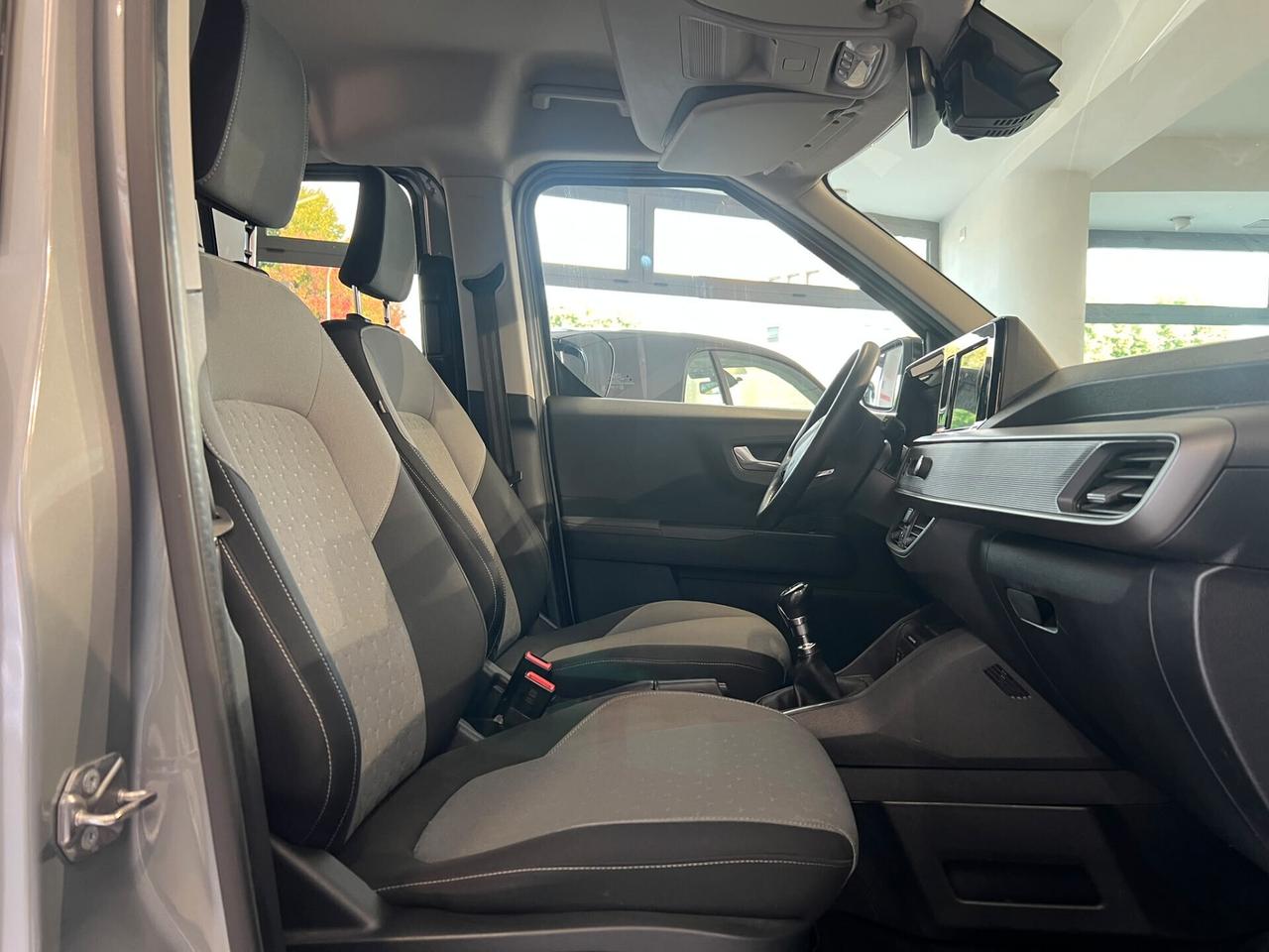 Ford Tourneo Courier 1.0 EcoBoost Titanium