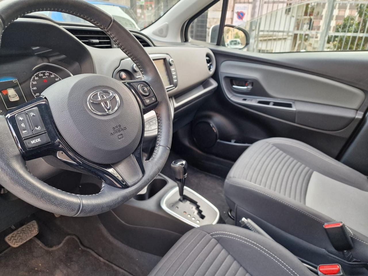 Toyota Yaris 1.5 Hybrid 5 porte 32.000 KM ADATTA A NEOPATENTATI