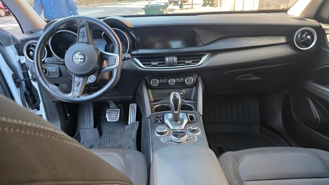 Alfa Romeo Stelvio 2.2 Turbodiesel 160 CV AT8 RWD Business