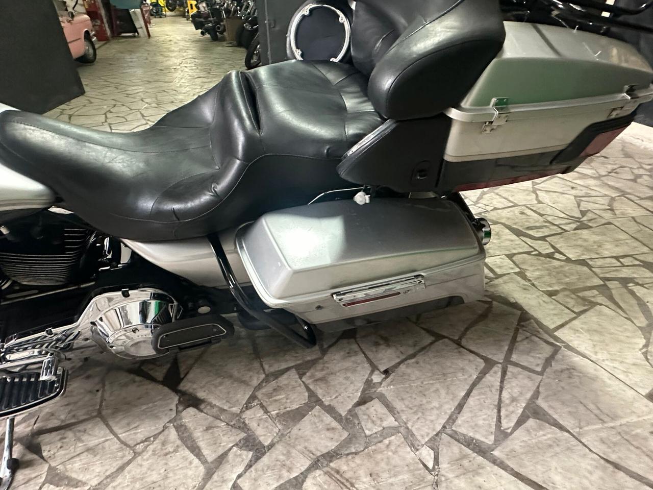 Harley-davidson FLHTCUI Ultra Classic Electra Glide 2003